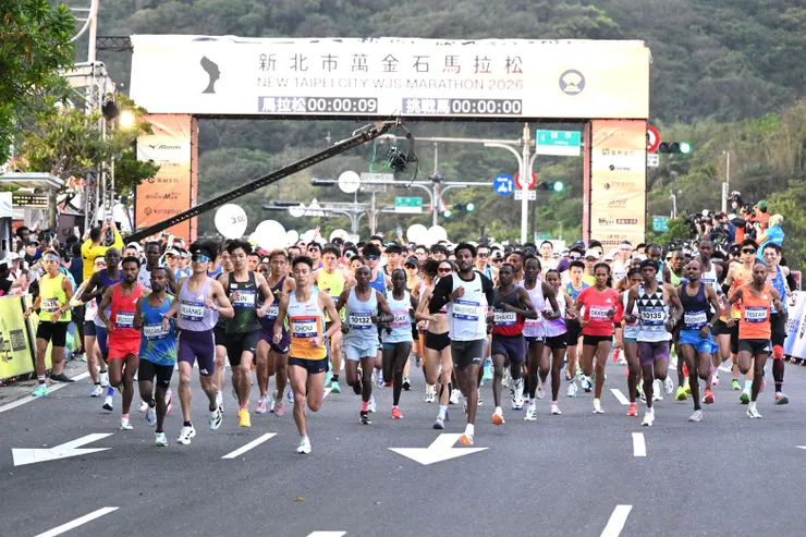 2026新北市萬金石馬拉松，馬拉松組鳴笛起跑