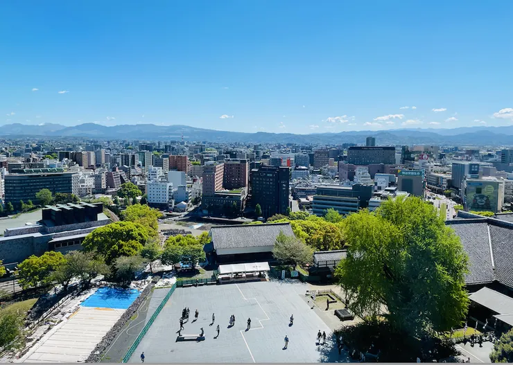 可從6樓展望台一覽修復以及復興中的熊本城及熊本街道。