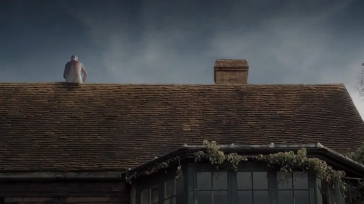 同樣在屋頂卻變為一尾活龍的叔叔