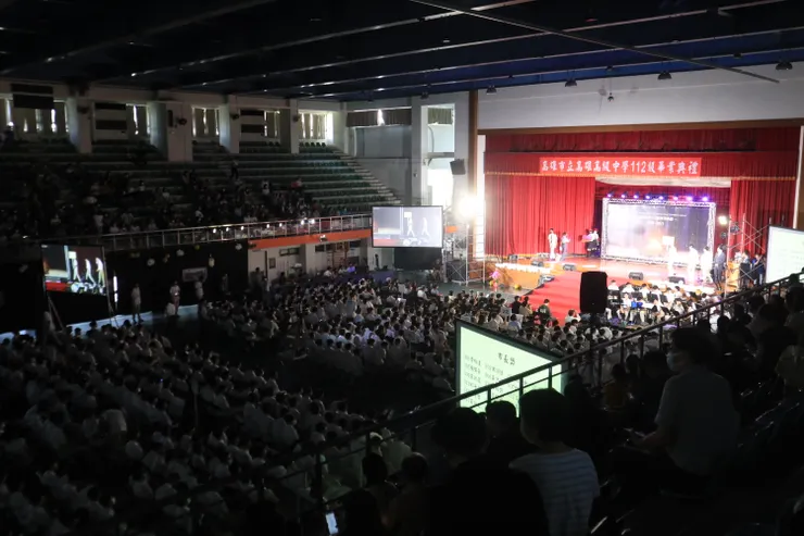 雄中體育館全景