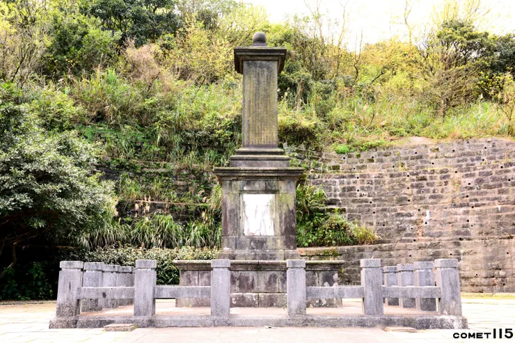 頌德碑共有四面，傳頌顏雲年與藤田組對地方的貢獻