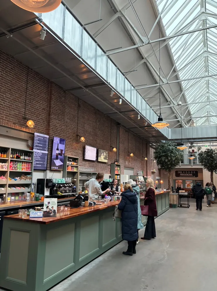 電影院內附設酒吧