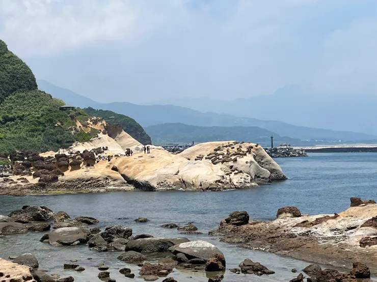 看的出來岩石右側像象鼻嗎？