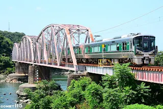 配置於和歌山地區的227系1000番台塗裝為綠色