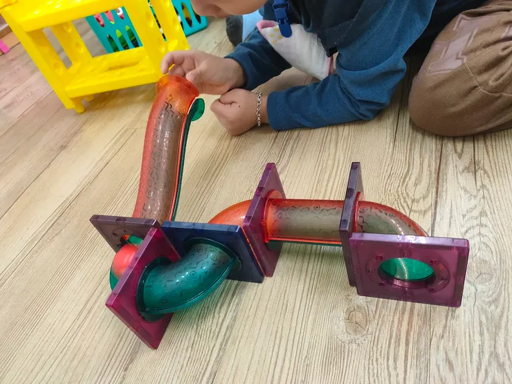 可以自由組裝的磁力片積木