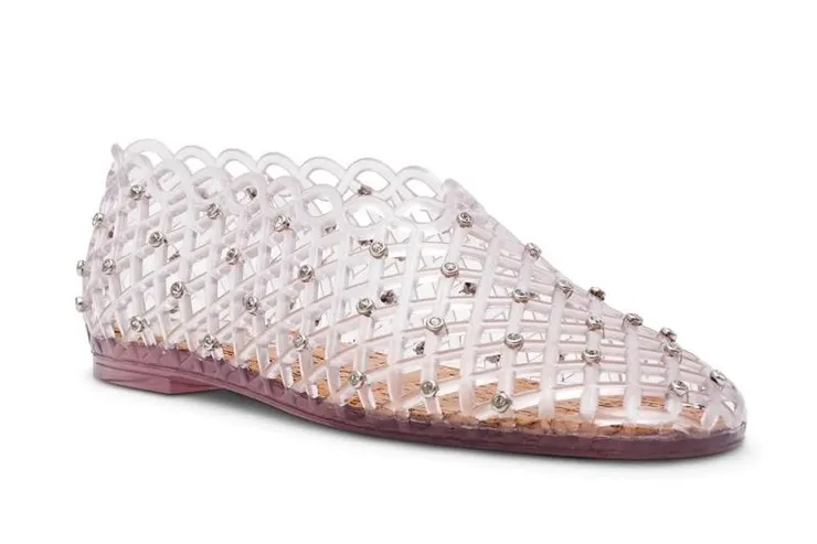 ▲閃鑽網狀透膚平底鞋，售價2,480元。