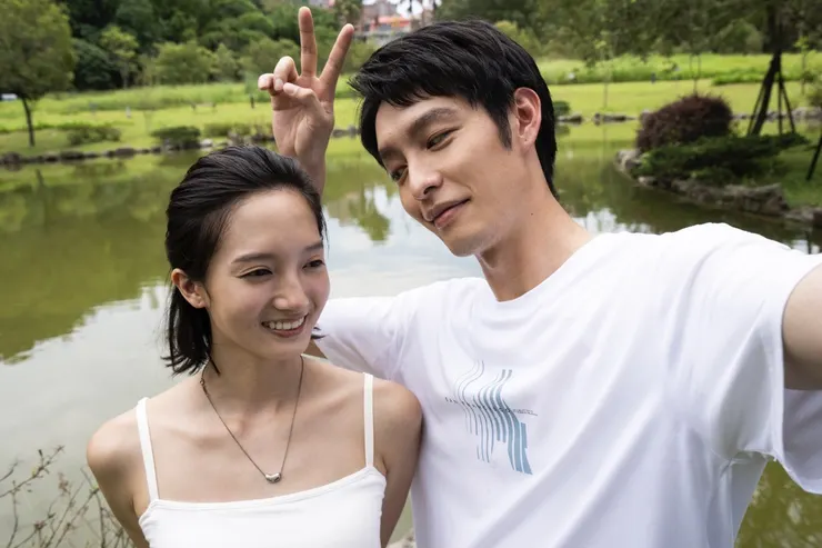 女主角的電腦桌面，是女主角和學長唯一一張合照。（圖片來源：https://www.kff.tw/film/content/4239）