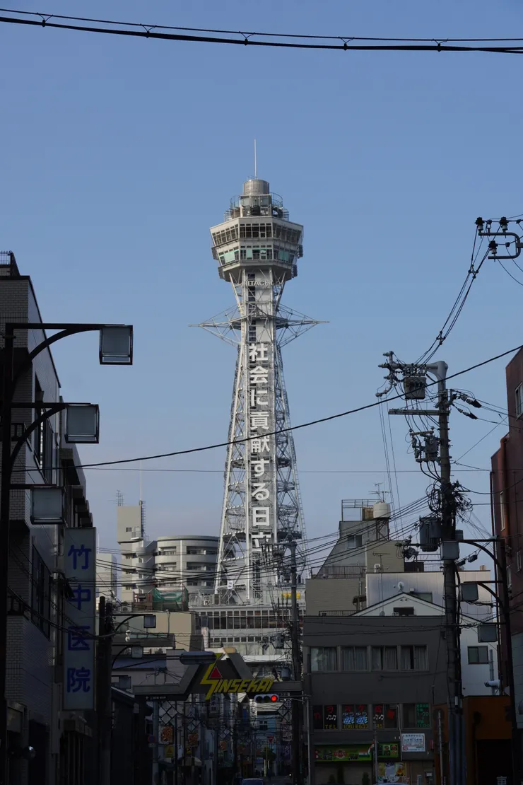 清晨時分的通天閣