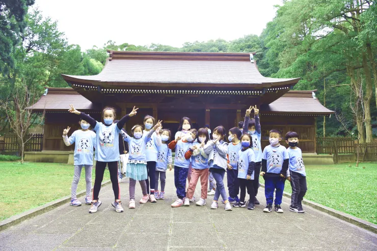 午休後帶他們到虎頭山下知名的景點桃園神社玩!