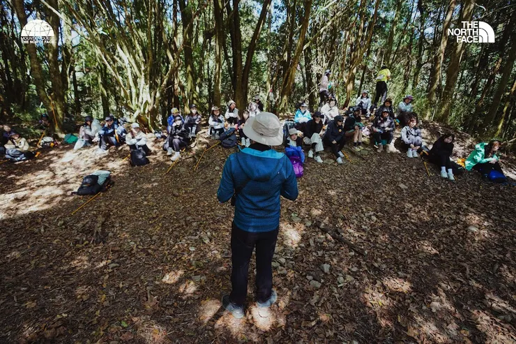 在山頂與這次的探索者們分享無痕山林的點點滴滴，格外深刻。
