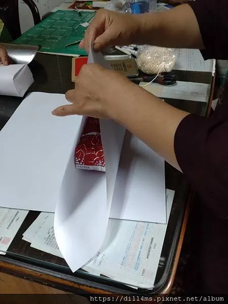 用白報紙包，沒看過吧，這樣的細工，第一次見到