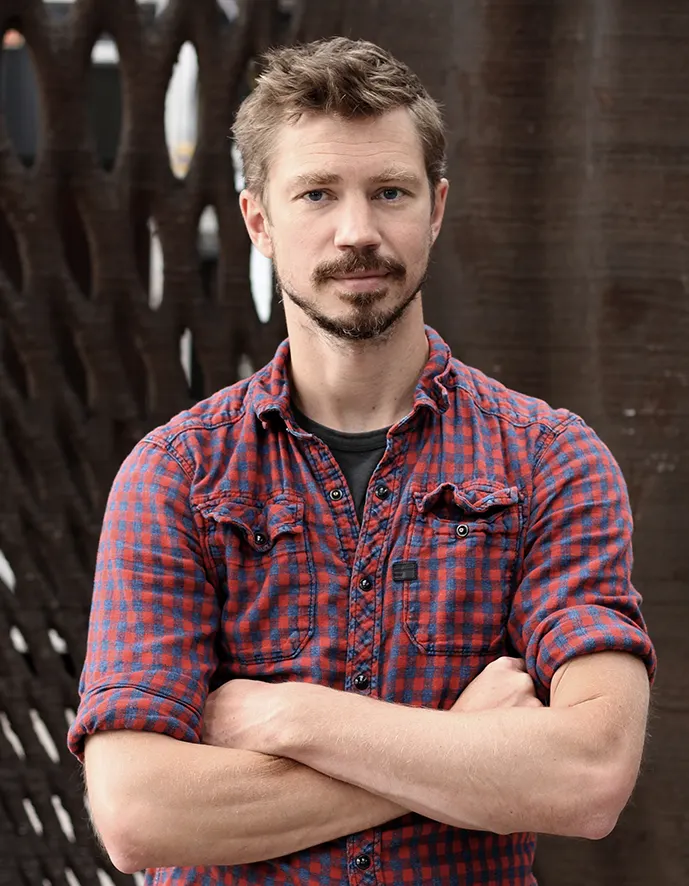 via https://upload.wikimedia.org/wikipedia/commons/e/ee/Joris_Laarman_1.jpg