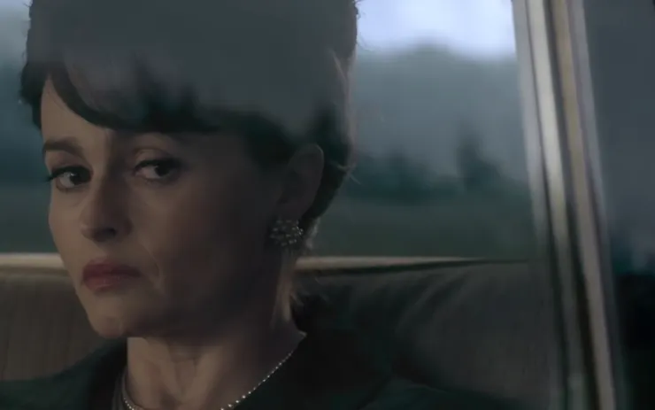 華麗的外表下，是被制度壓抑的靈魂。