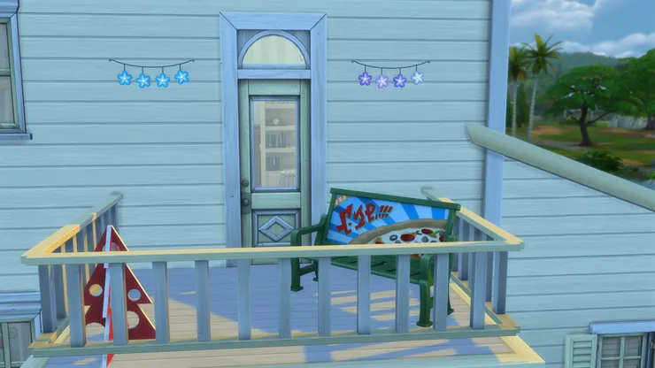 露台我掛了兩串不同顏色的燈飾。