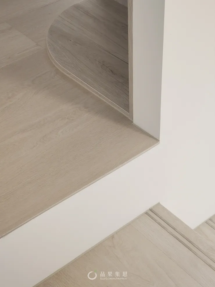 一體凹折工法：樓梯應用