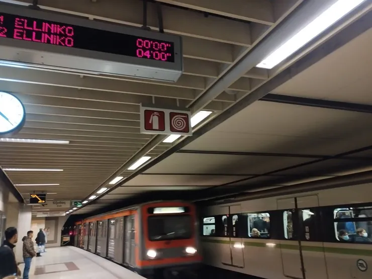 雅典的地鐵，班次相當頻繁