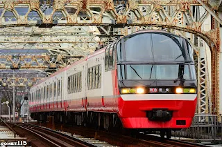1200系電車(攝於犬山橋)