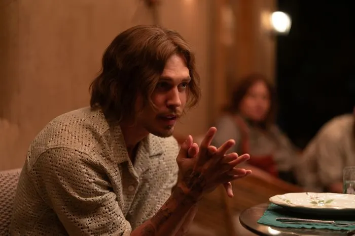 《瘋狂小鎮愛丁頓》劇照