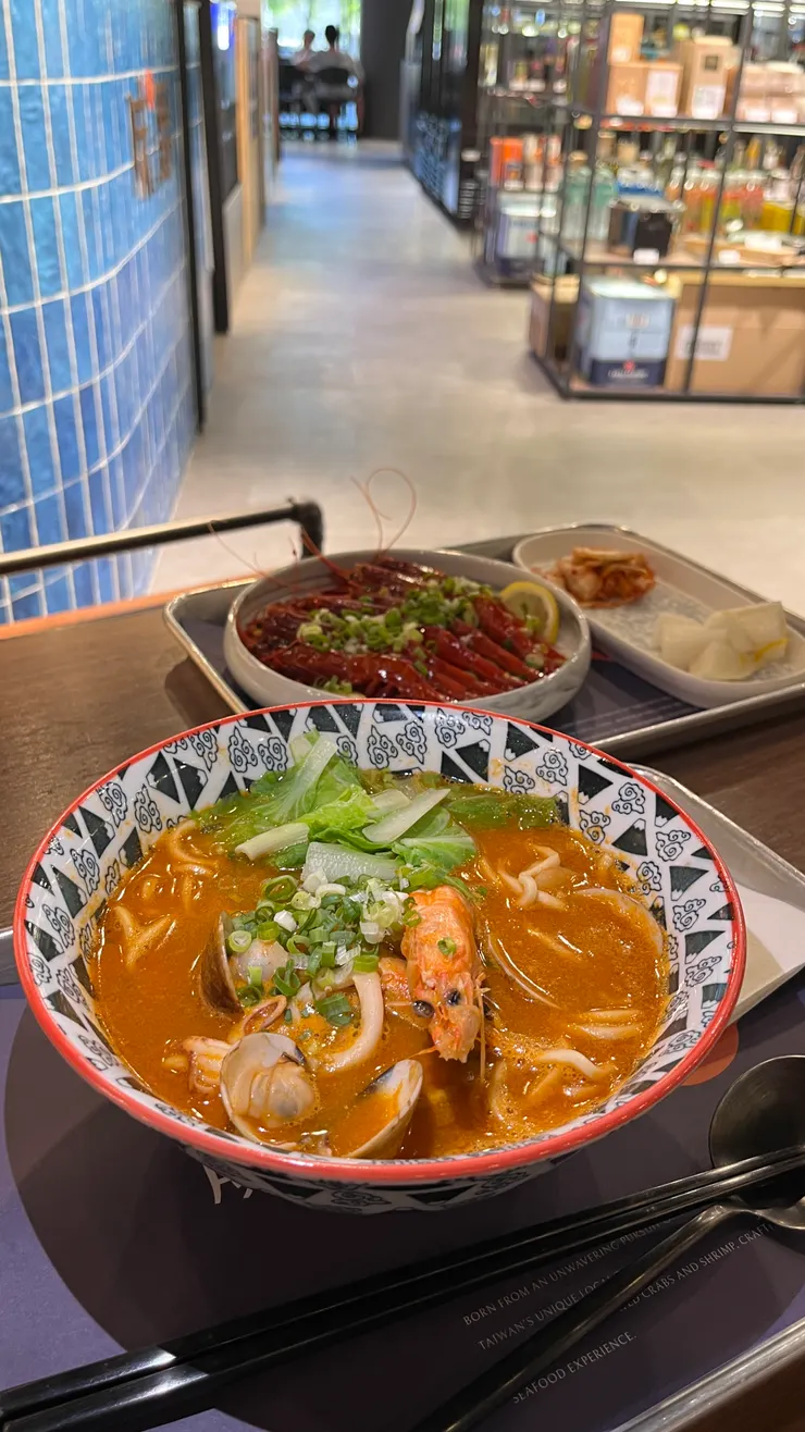 海鮮炒瑪麵佐龍蝦醬汁 450元