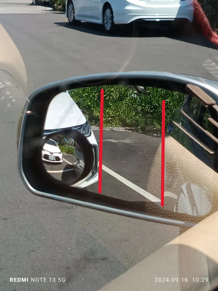 維持較小間距更好(只要有間距就不會碰到鄰車)