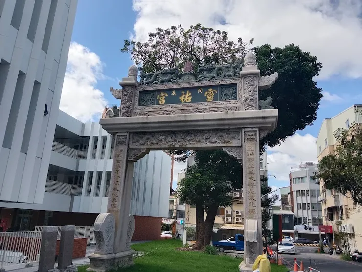 莊嚴的牌樓（圖片截圖於網路）