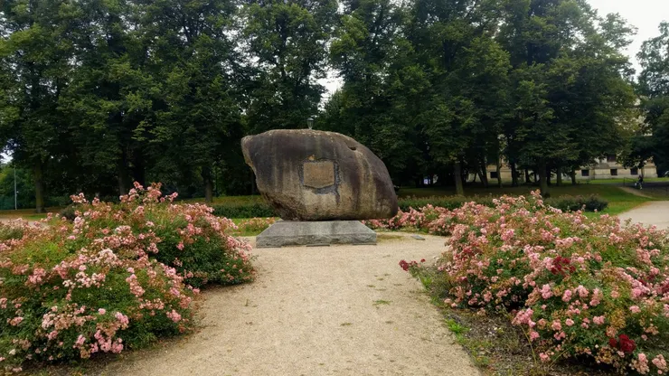 「歐洲城」（Europa Miasto）的紀念碑，紀念兩市於1998年成立歐洲城市，促近彼此的合作發展