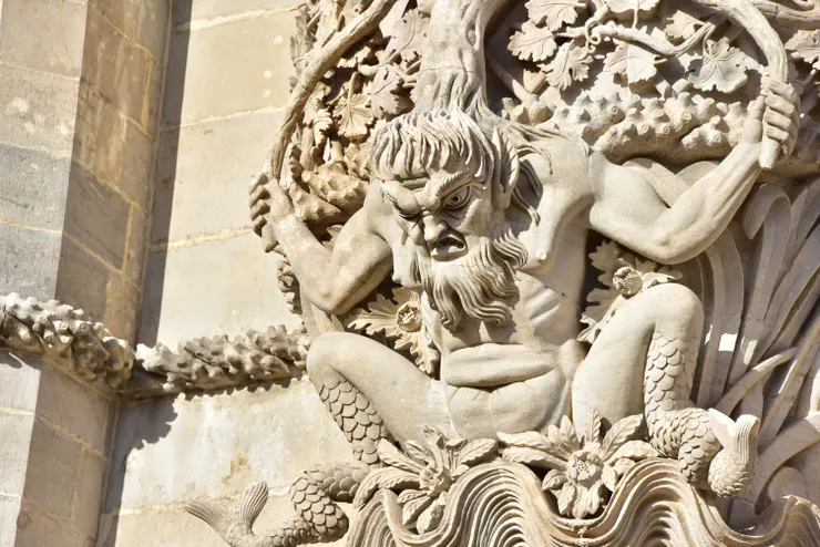 佩納宮的建築風格繁簡並濟,有線條簡潔流暢的黃色外牆,另飾細緻的馬賽克拼貼和石雕。