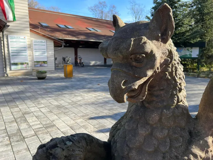 守護溫泉湖的龍