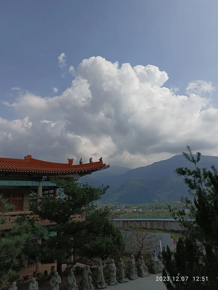 寺外景，內觀改日見