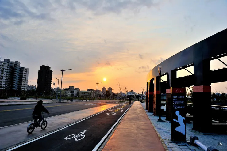 河濱廣場庶民齊集運動休閒