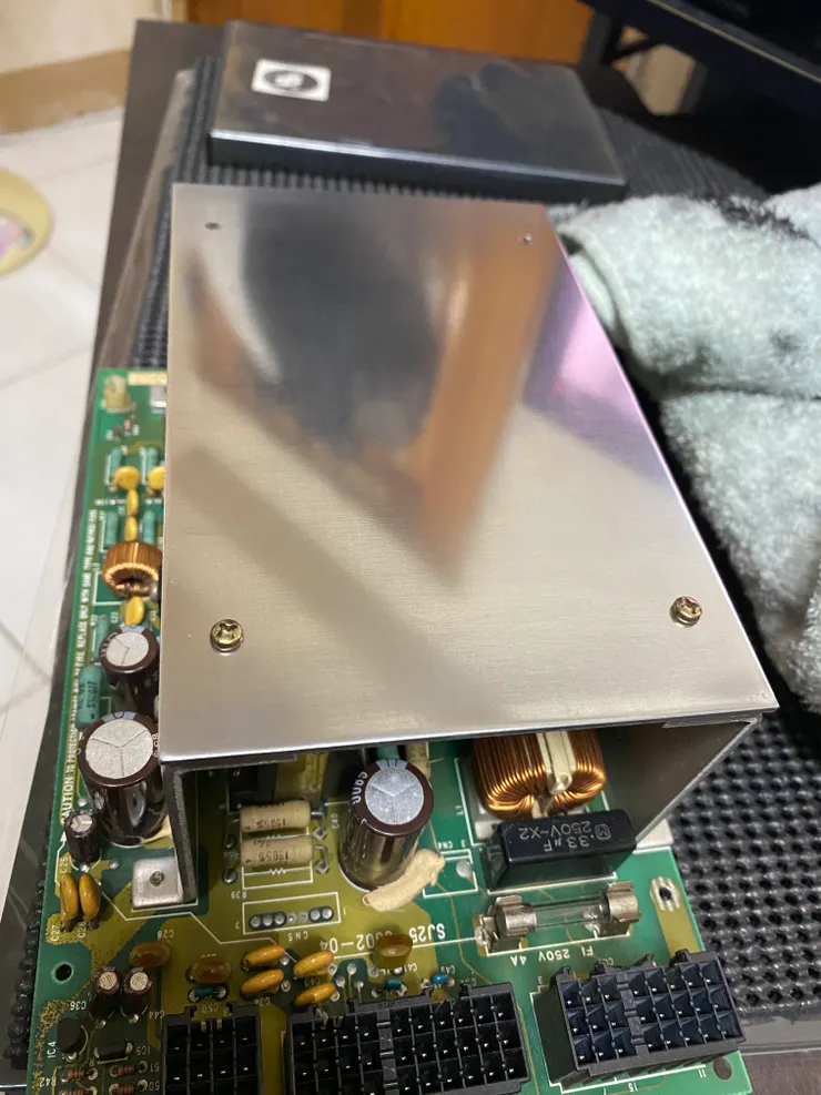 用桐油打磨一下金屬表層上的髒汙