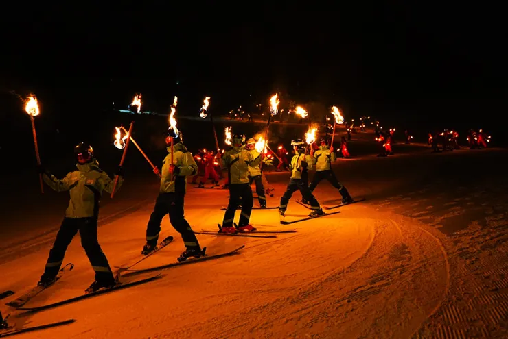 還是妹妹拍的火祭照亮你的黑夜