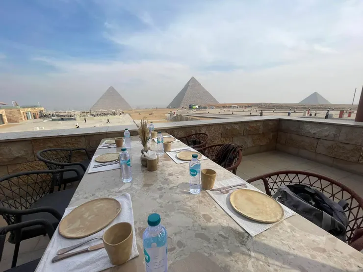 看見三座金字塔