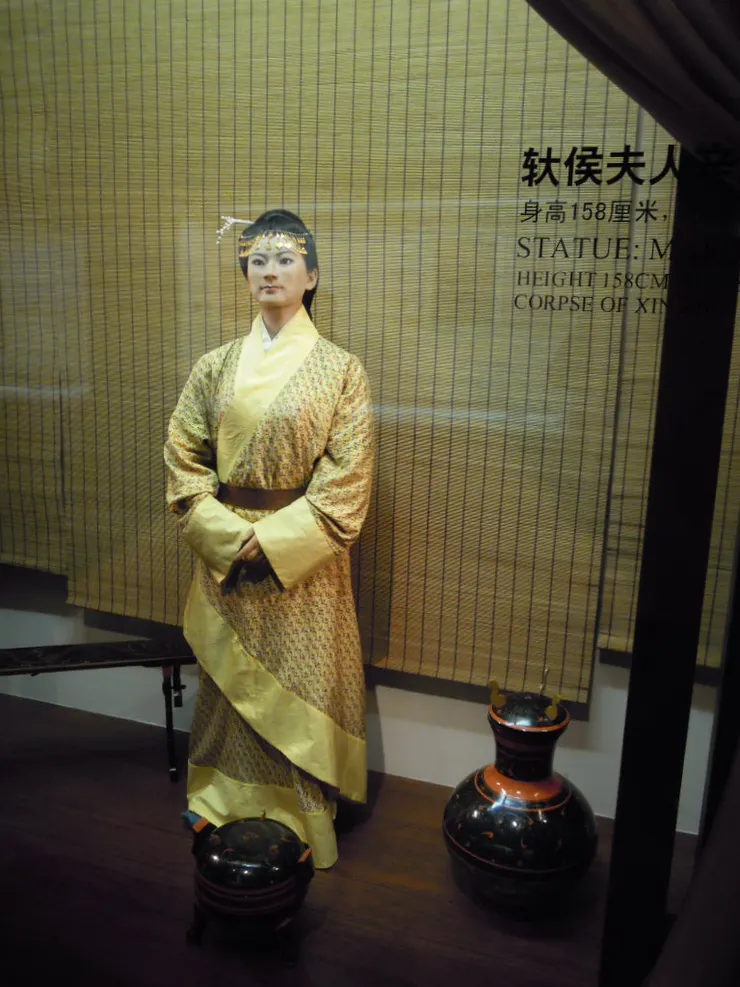 夫人生前的模樣，是個漢朝美人