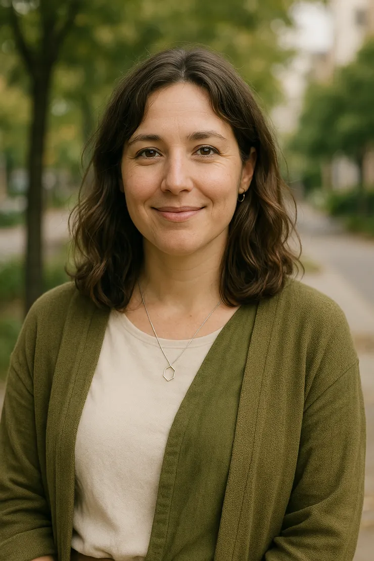 由ChatGPT內建的DALL·E 3生成,直接複製上方整段文字外,前面強調要生成「擬真照片」