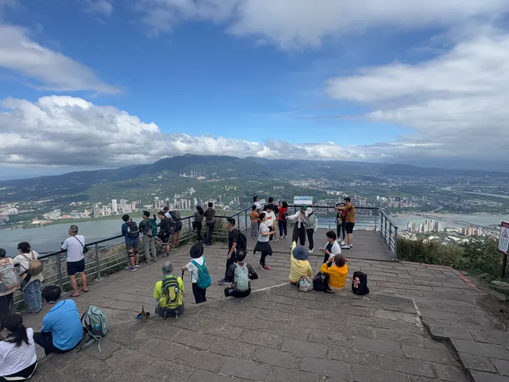 硬漢嶺觀景平台非常寬敞