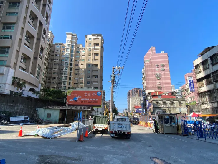 木柵路二段台北客運站，現已成為捷運工程用地，未來的馬明潭站出入口