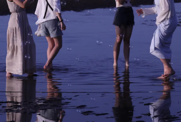 ▲海灘和泡泡是浪漫的象徵，而浪漫通常是做夢的前提！(上圖拍攝於新竹市南寮魚鱗天梯)