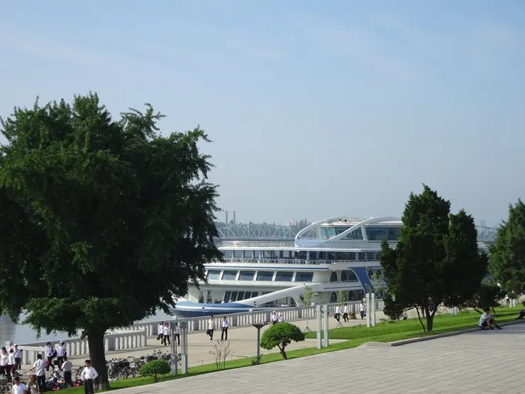 大同江遊艇彩虹號