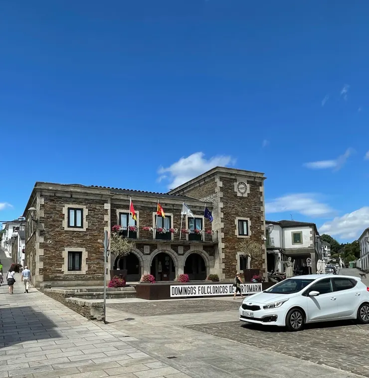 市議會 ；Casa do Concello de Portomarín