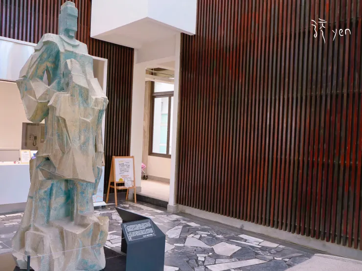 台南市立博物館大廳的雕塑