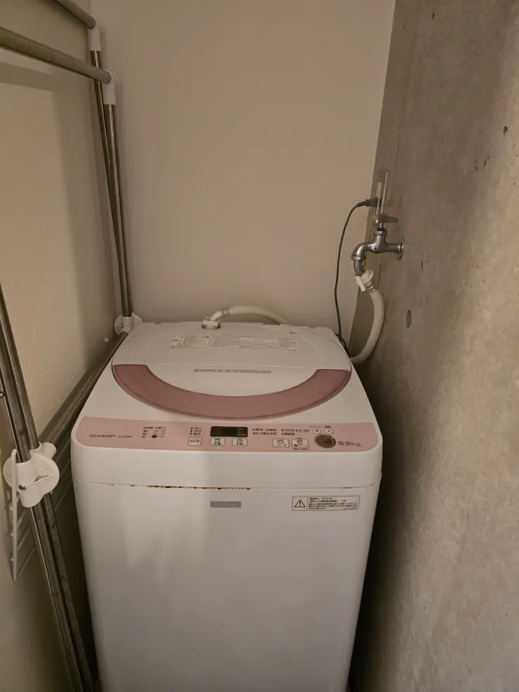 Sharp品牌日本洗衣機，但是洗衣進水時超大聲～