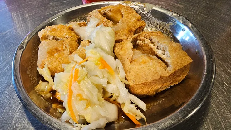 炸臭豆腐是小弟我的最愛!
