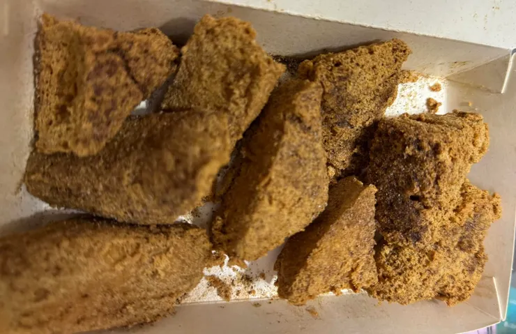酵素豆腐，購買的過程蠻多人等待的，但我可能比較偏愛永記😅😅可是很喜歡這家店的老闆夫婦，既可愛又親切🥰