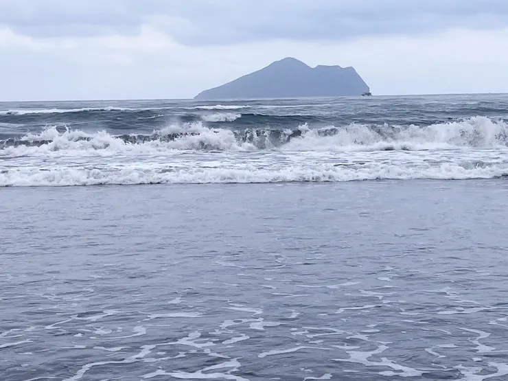 外澳沙灘遠望龜山島(友人拍攝)