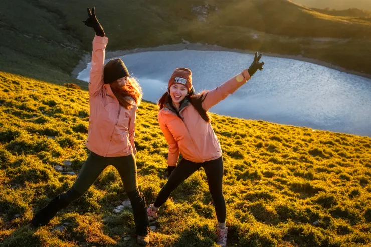 嘉明湖撞衫姐妹花