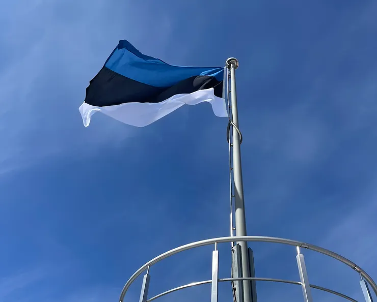 高赫曼塔上的國旗