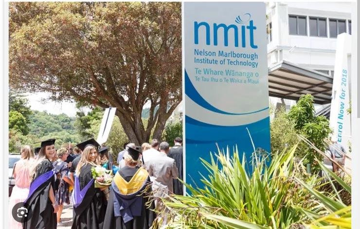 我們市裡的技職專科學校,每年幾乎有1/3的高中畢業生都會選擇技職學校而非大學-取材自網路