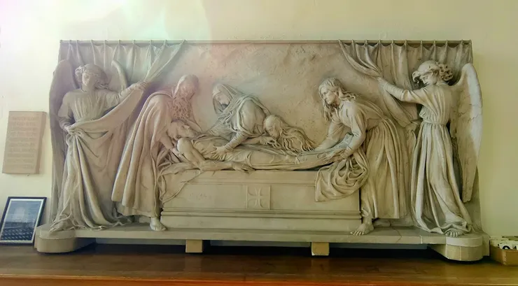 【教堂內部令人印象深刻的精美石雕，是1881由 Henry Armstead用整塊大理石雕成的。】