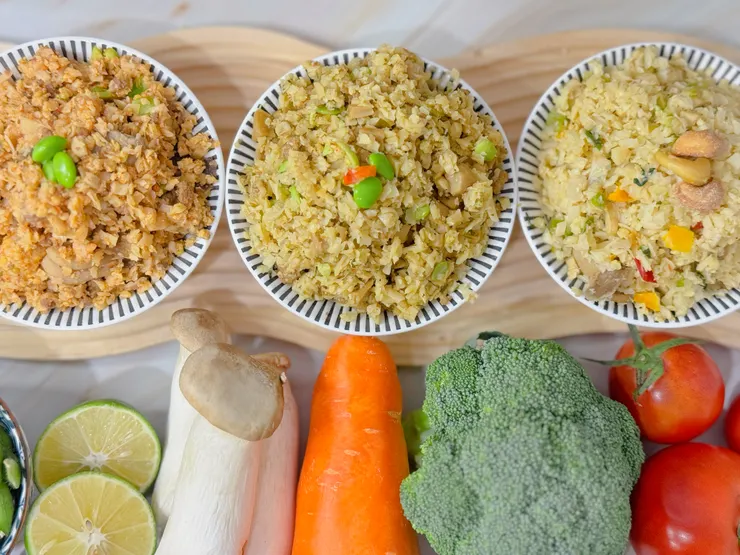 由左到右依序是番茄牛肉醬、打拋、田園蔬菜